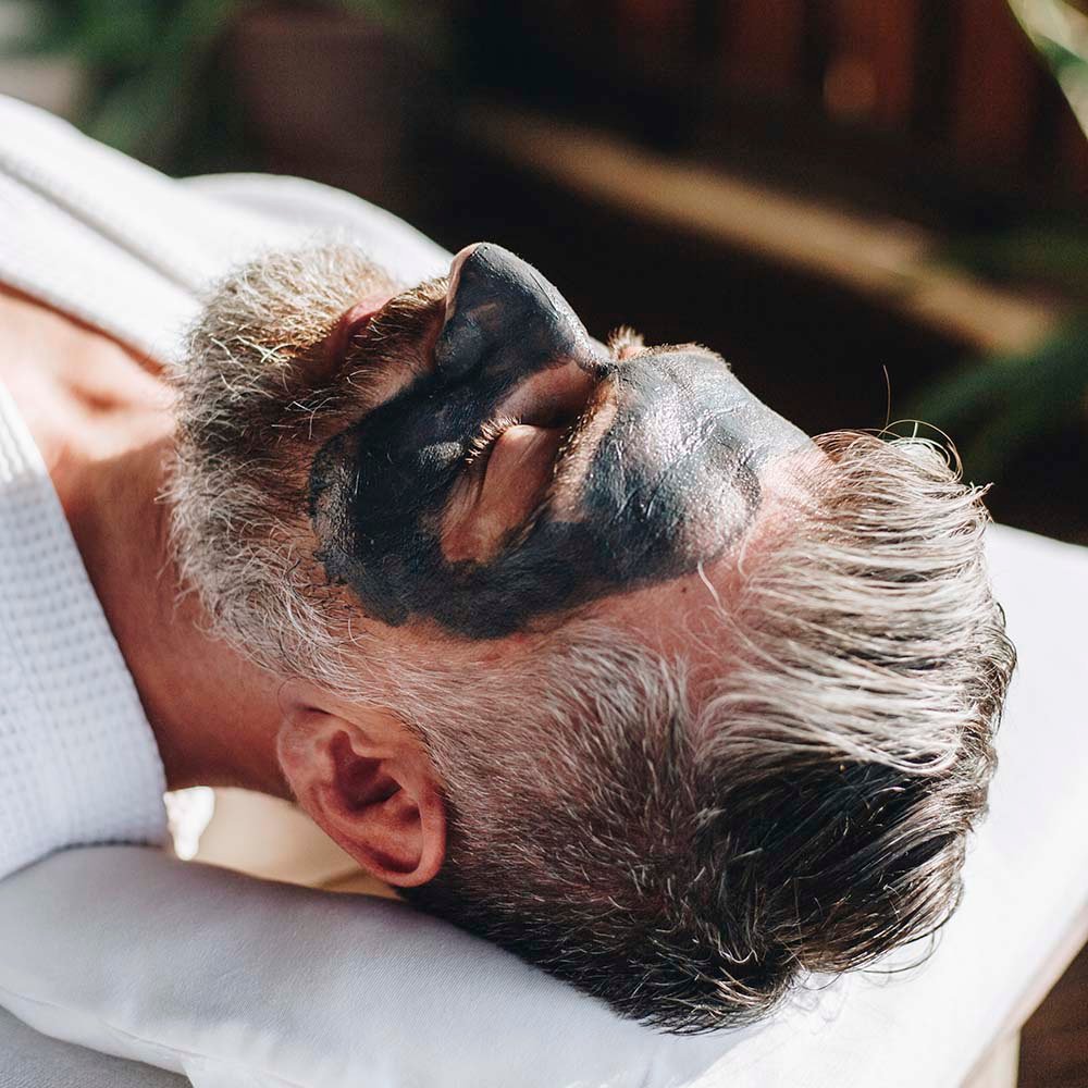 man relaxing at a beauty spa xg54bws.jpg